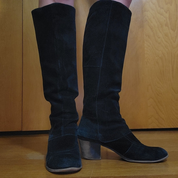 Ladies tall suede boots with heel - Picture 2 of 3